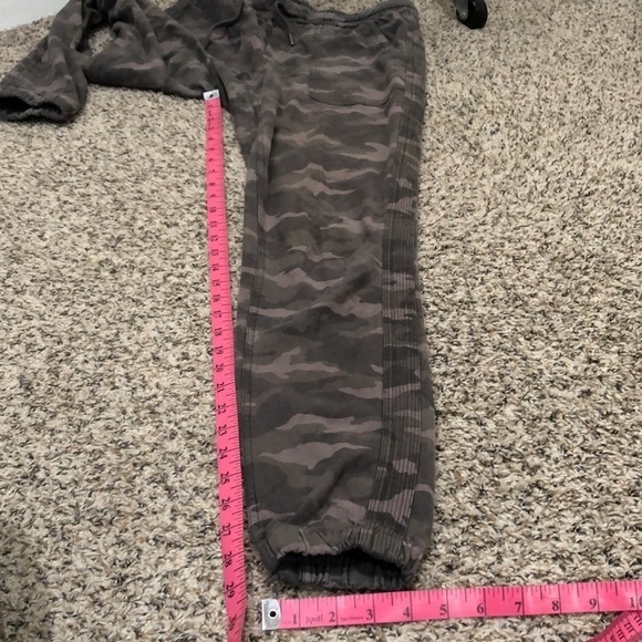 Athleta Forallon Jogger Size Medium Olive Green Camo Camouflage - Picture 7 of 10